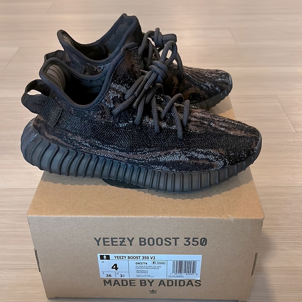 Authentic Yeezy MX Rock, Size M4, Like new